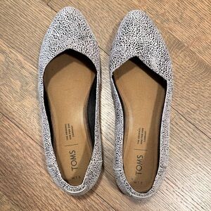 TOMS Women's Speckled Black and White Flats